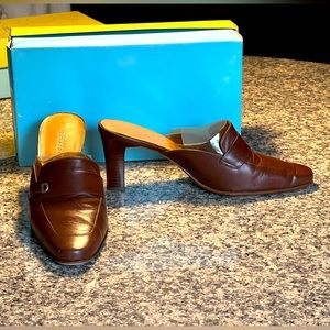 *NO BUNDLE ITEM* Shoes Aerosoles Mules brown 9M